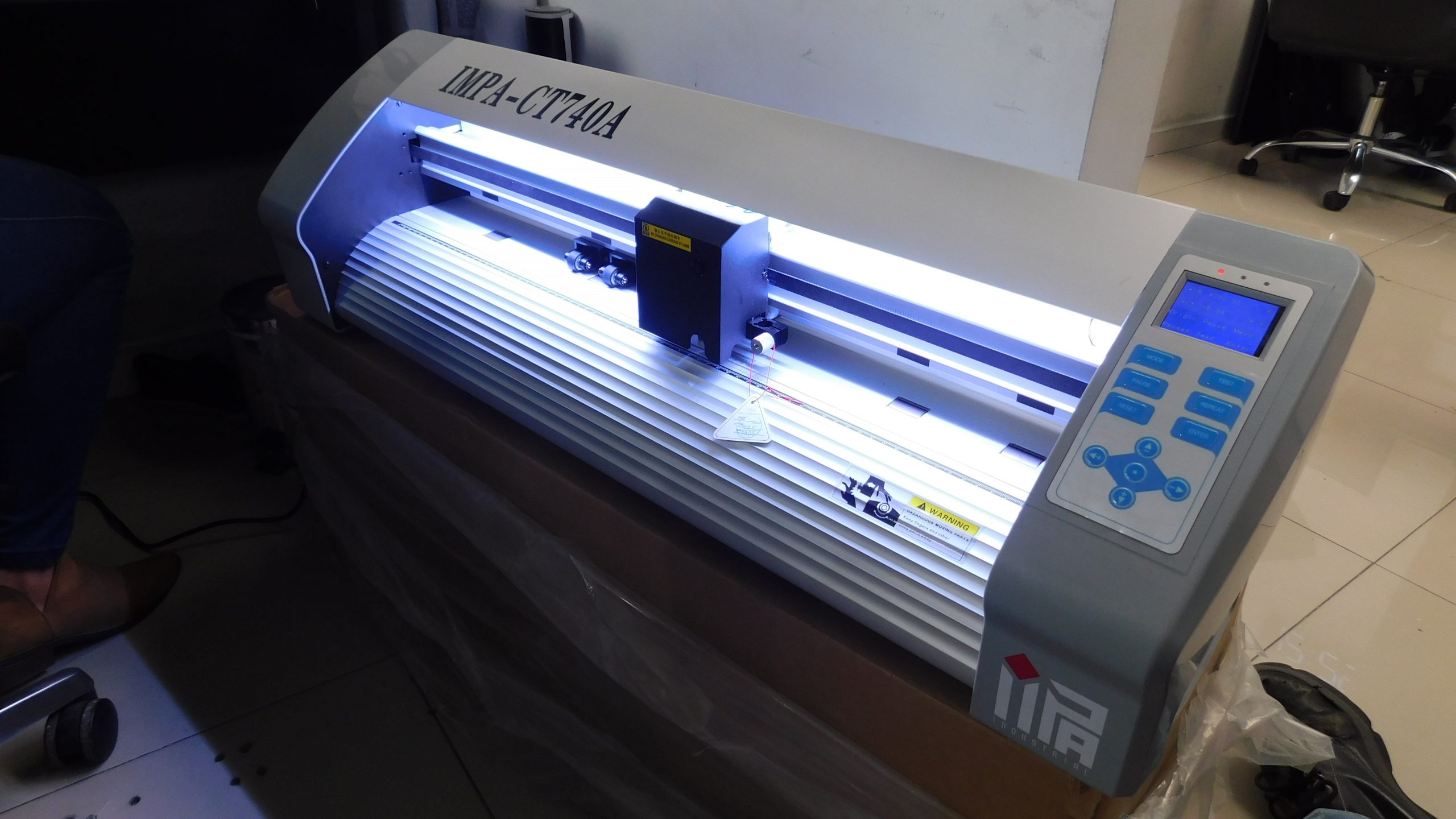 Plotter de corte IMPA CT 740 A - laser textil dc